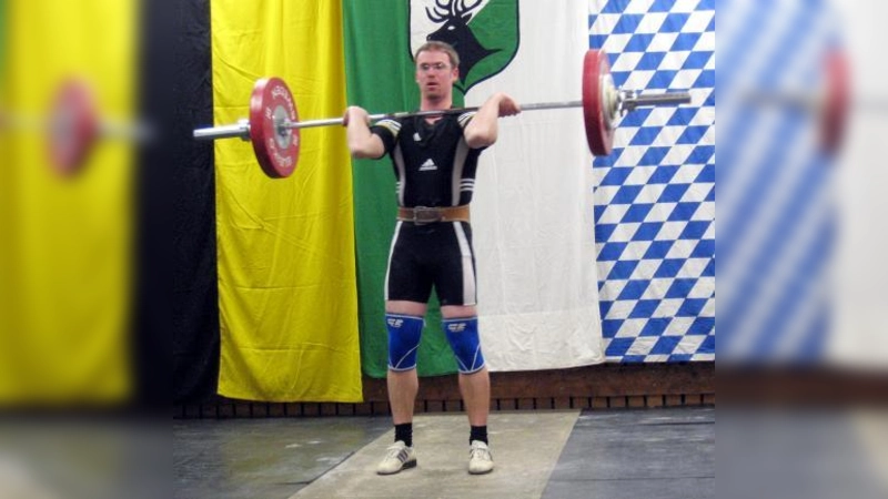 Bernd Müller nach dem Umsetzen von 90 Kilo. (Foto: TSV Forstenried)