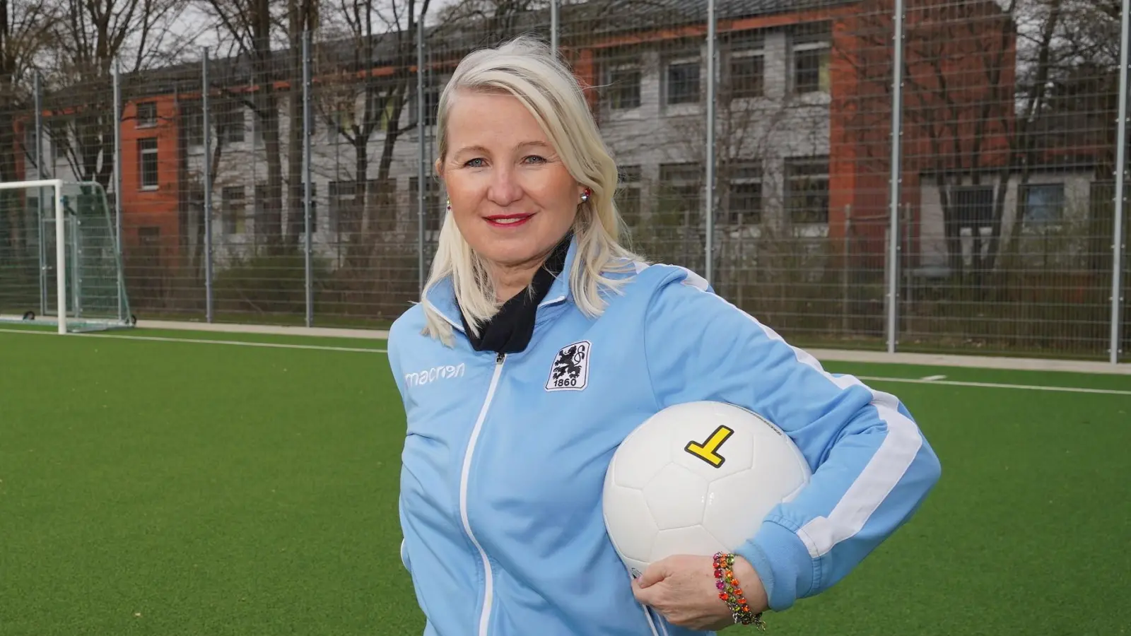 Anna Seliger ist Initiatorin und Projektmanagerin von „Mädchen an den Ball”.  (Foto: Biku e.V.)
