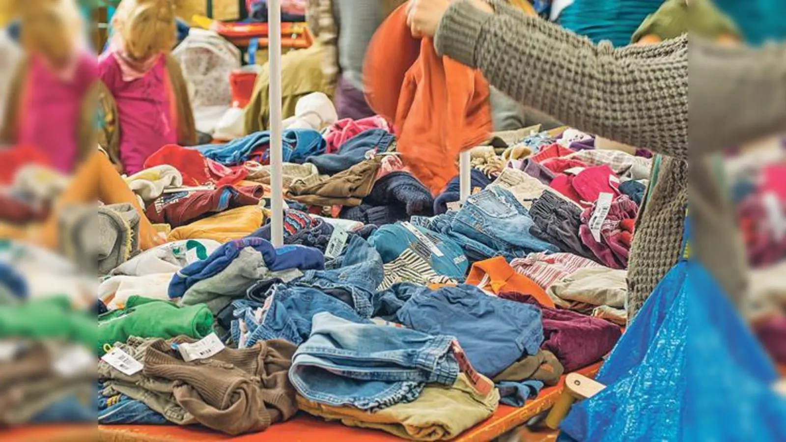 Alles rund ums Kind zu moderaten Preisen gibt es demnächst wieder beim Kirchheimer Sparbasar (Foto) oder beim Basar der Nachbarschaftshilfe Ismaning.	 (Foto: VA)