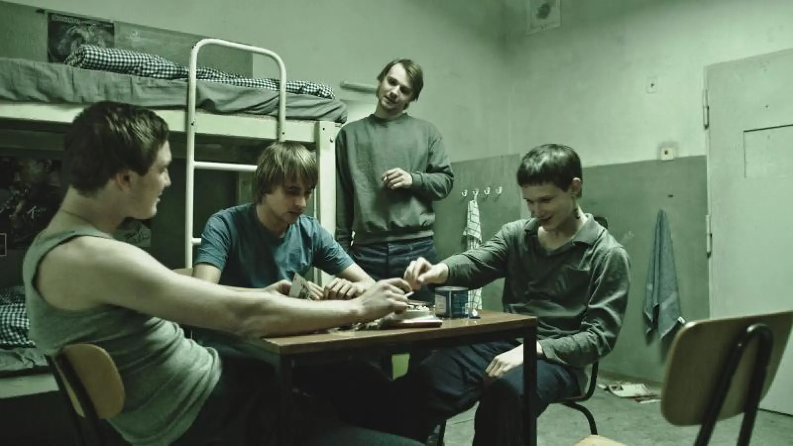 Zellengenossen: Marc (Frederick Lau), Kevin (Constantin von Jascheroff), Andy (Martin Kiefer) und Tommy (Joel Basman). (Foto: Movienetfilm)