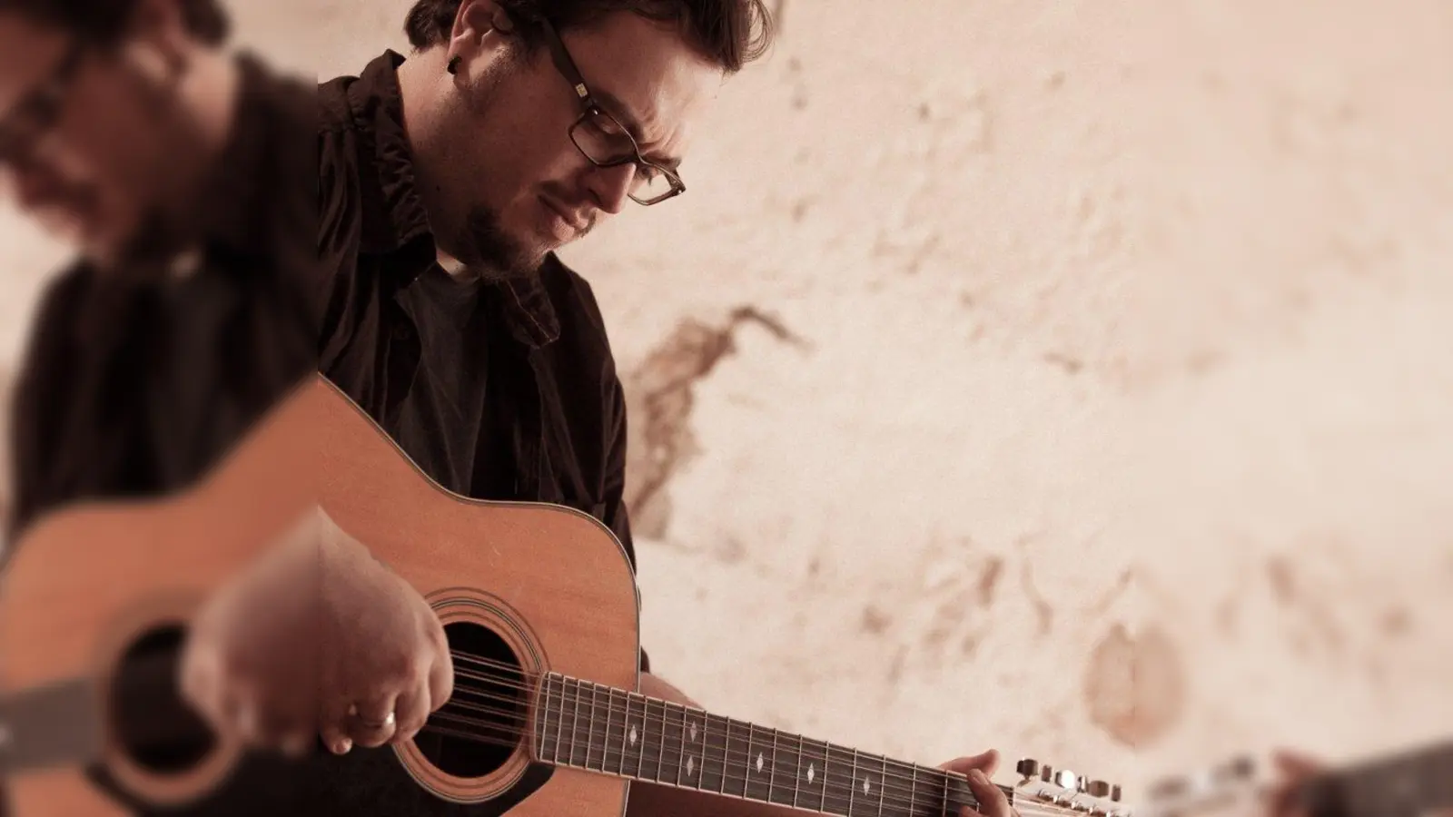 „Hädidadiwari”: Gschmeidiges Bairisch mit rockig-rauchigem Unterton. Und natürlich erzählt Mathias Kellner live komische Gschichten. (Foto: pi)