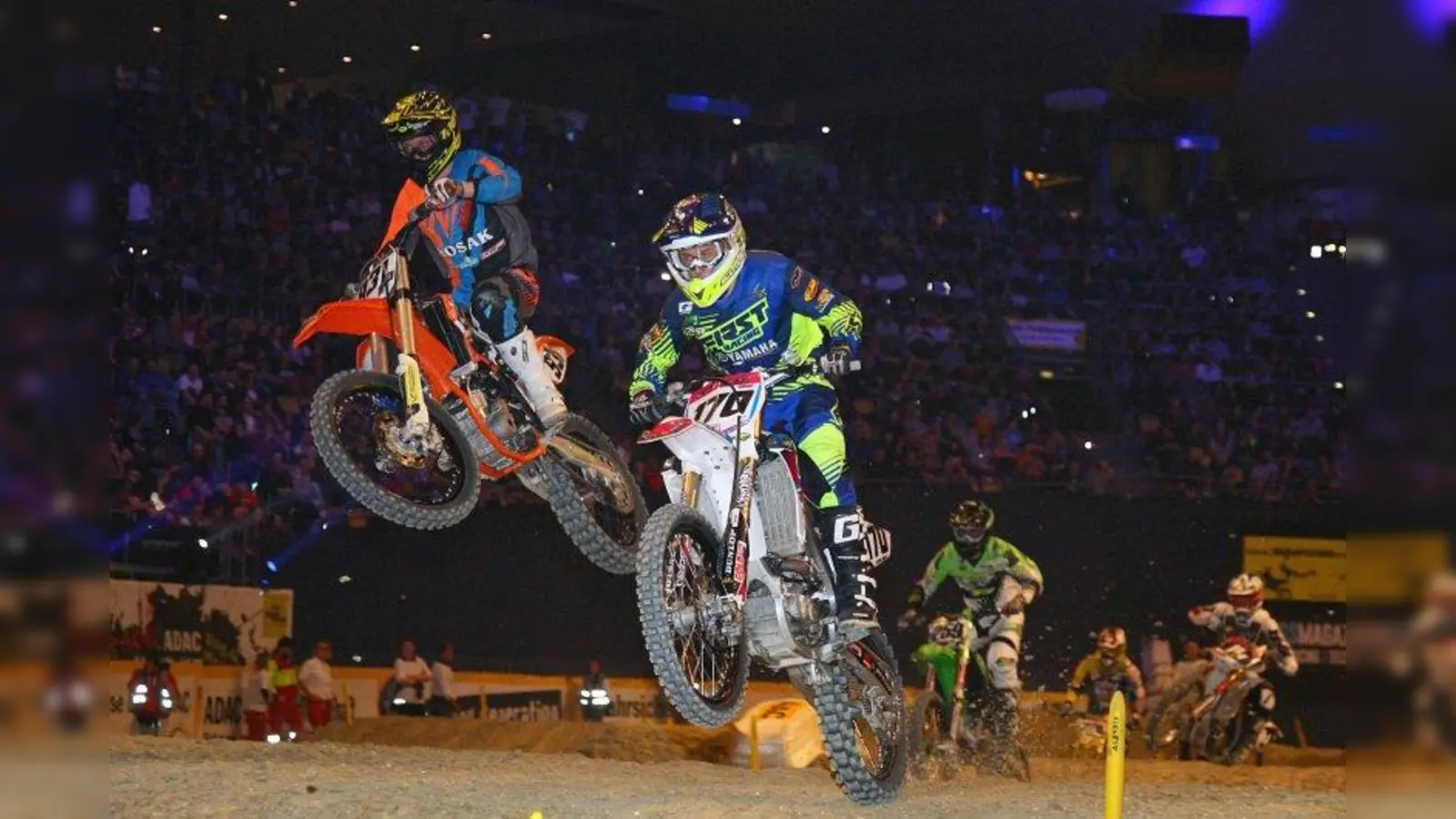 Der rund 400 Meter lange Kurs, bestehend aus 150 Lkw-Ladungen spezieller Tonerde, stellt hohe Anforderungen an die Crosser. (Foto: ADAC/ Nico Schneider)