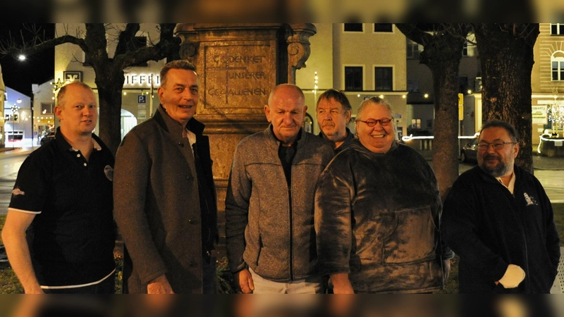 Der Grafinger Ortsvorstand: Markus Huber, Walter Schmidtke, Andreas Franz, Günter Baumgartner, Martina Niceta und Josef Gessler (v. li.). (Foto: Bayernpartei)