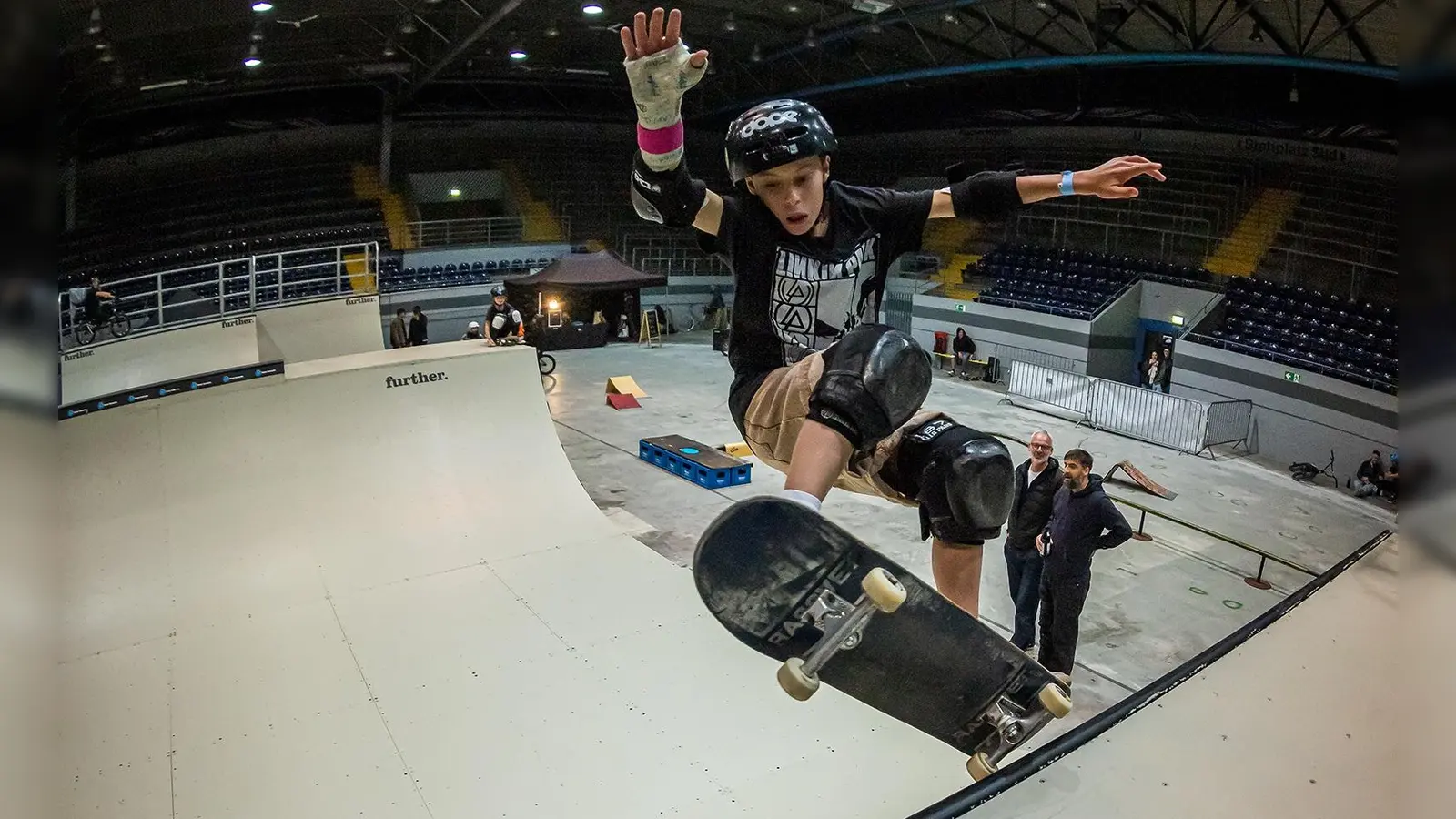 Damit die Skater und BMX-Fahrer auch im Winter auf ihre Kosten kommen, gibt es vorübergehend im Actionsportzentrum eine neue Miniramp.  (Foto: RBS, Michael Bloch)