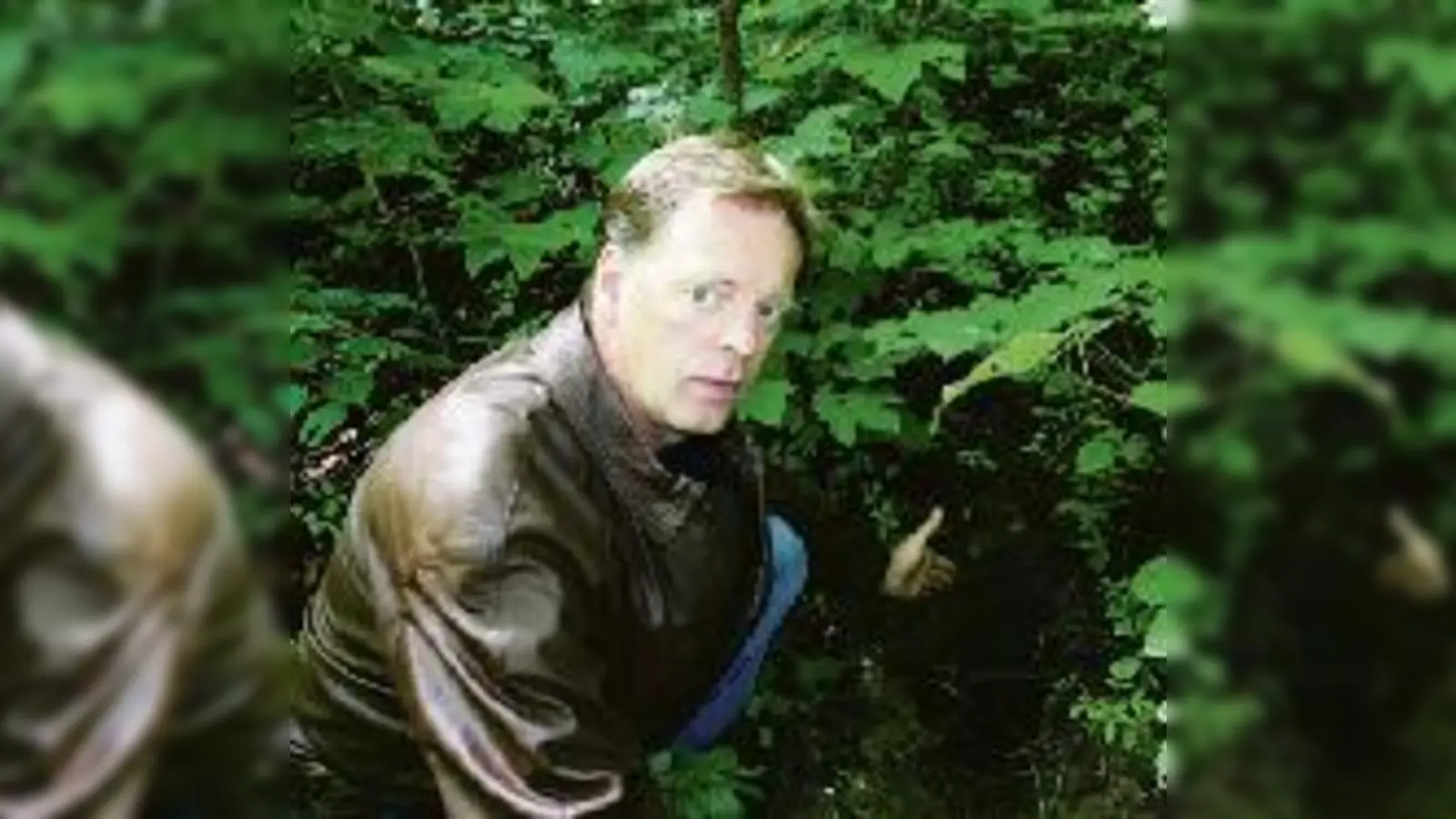 Wildtierparadies Stadt: Besonders Füchse leben in München, etwa im Englischen Garten. Thomas Köster zeigt einen Fuchsbau am Kleinhesseloher See.	  (Foto: ks)