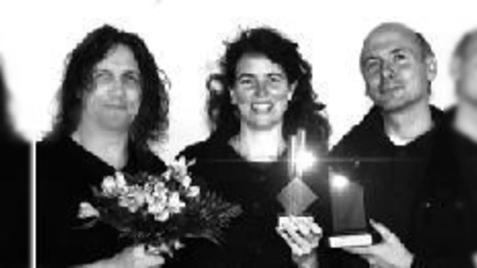 Der Vorstand des Bürgerforums Messestadt (li.) ehrte Kirsten Machelett (Mitte) und Heinrich Tardt (re.) für ihr Engagement.  	 (Foto: Privat)