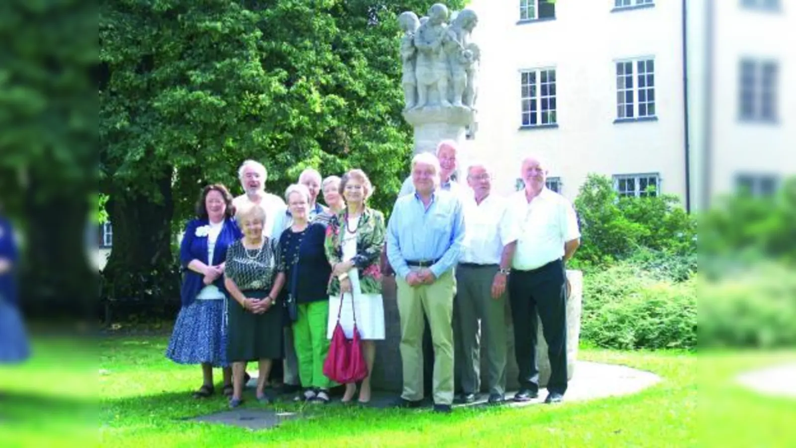 Die Seniorenbeirätin und stellvertretende Vorsitzende des Seniorenbeirates der Stadt München, Franziska Miroschnikoff (Mitte), und die Mitglieder des örtlichen Arbeitskreises: (v.l.) Hannelore Popp, Heinrich Weber, Maria Barmetler, Christel Dill, Heinrich Trump, Brunhild Arlt, Dr.Bernd Küpper, Karl-Heinz Wittmann, Klaus Hünten, Hermann Ganserer. (Foto: pi)