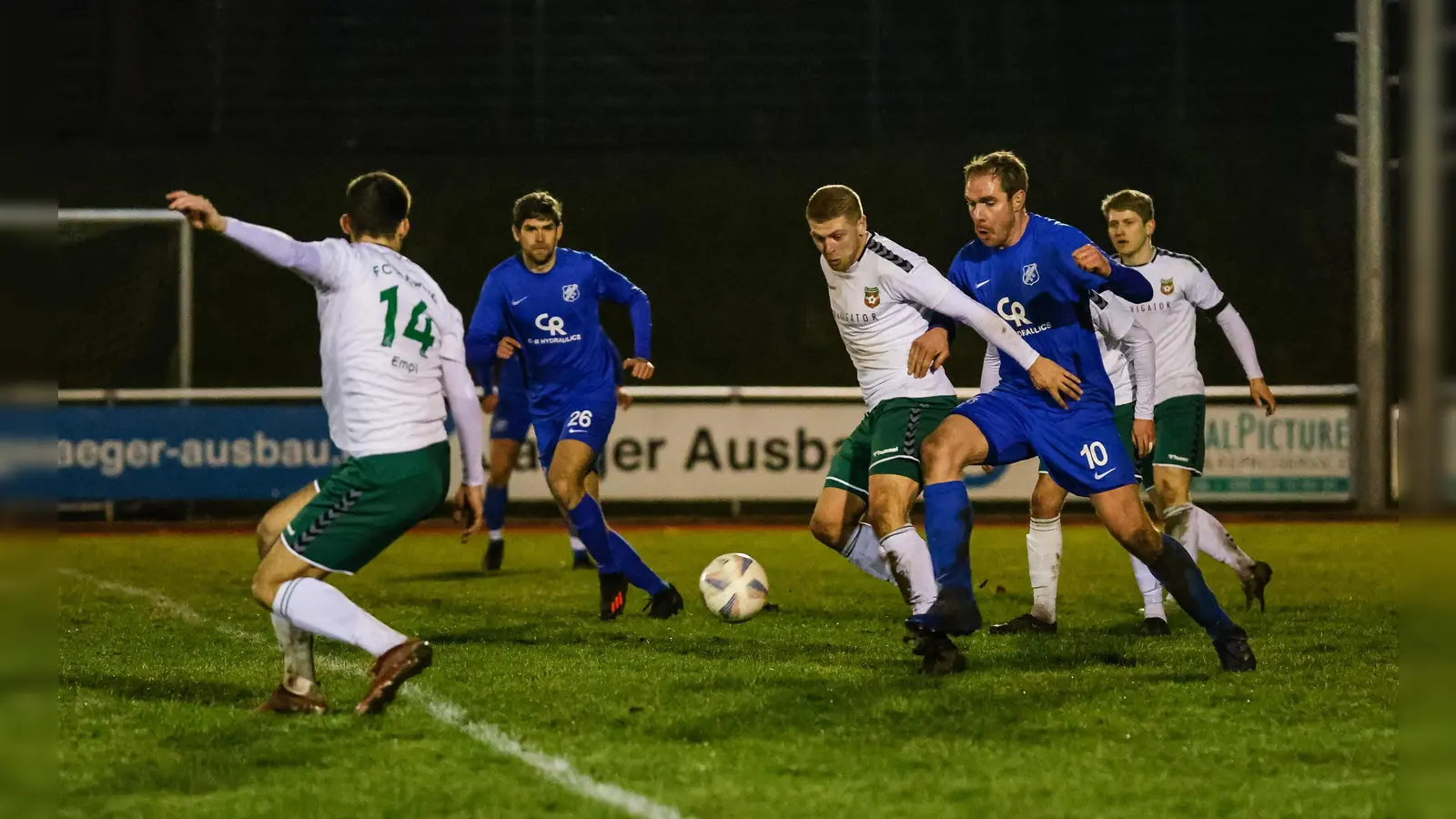 In der Vorsaison ging es gegen den FC Schwaig, jetzt darf sich der Kirchheimer SC (blau) mit Garching, Ismaning oder dem Lokalrivalen Heimstetten messen. (Foto: Christian Riedel)