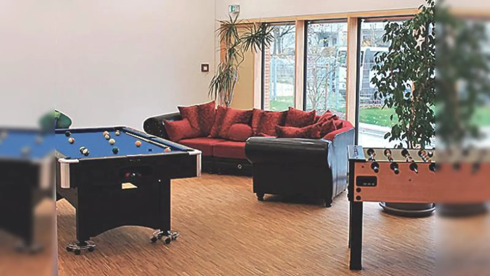 Im »orange planet« können die Jugendlichen auch chillen und kickern. 	 (Foto: VA)