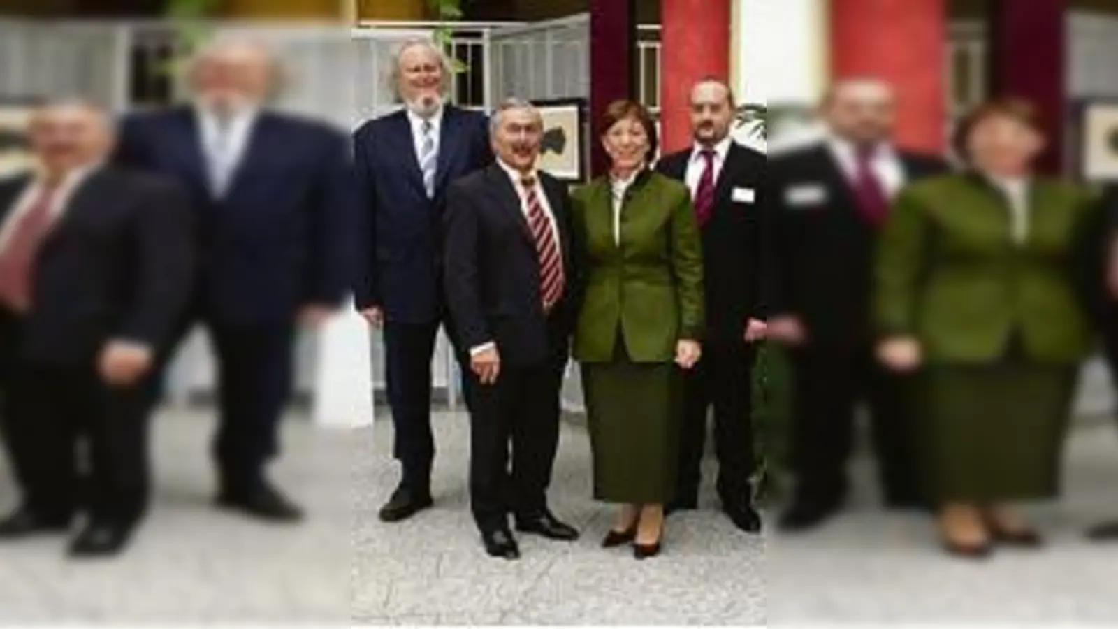 (v.l.): Dr. Burkhard Sanner, Vorsitzender der GtV, <br><br>Bürgermeister Rolf Zeitler, Emilia Müller, Staatssekretärin des Umweltministeriums, GTU-Vorstand Thomas Stockerl, Johannes Lackmann und Georg Fahrenschon.	 (Foto: VA)