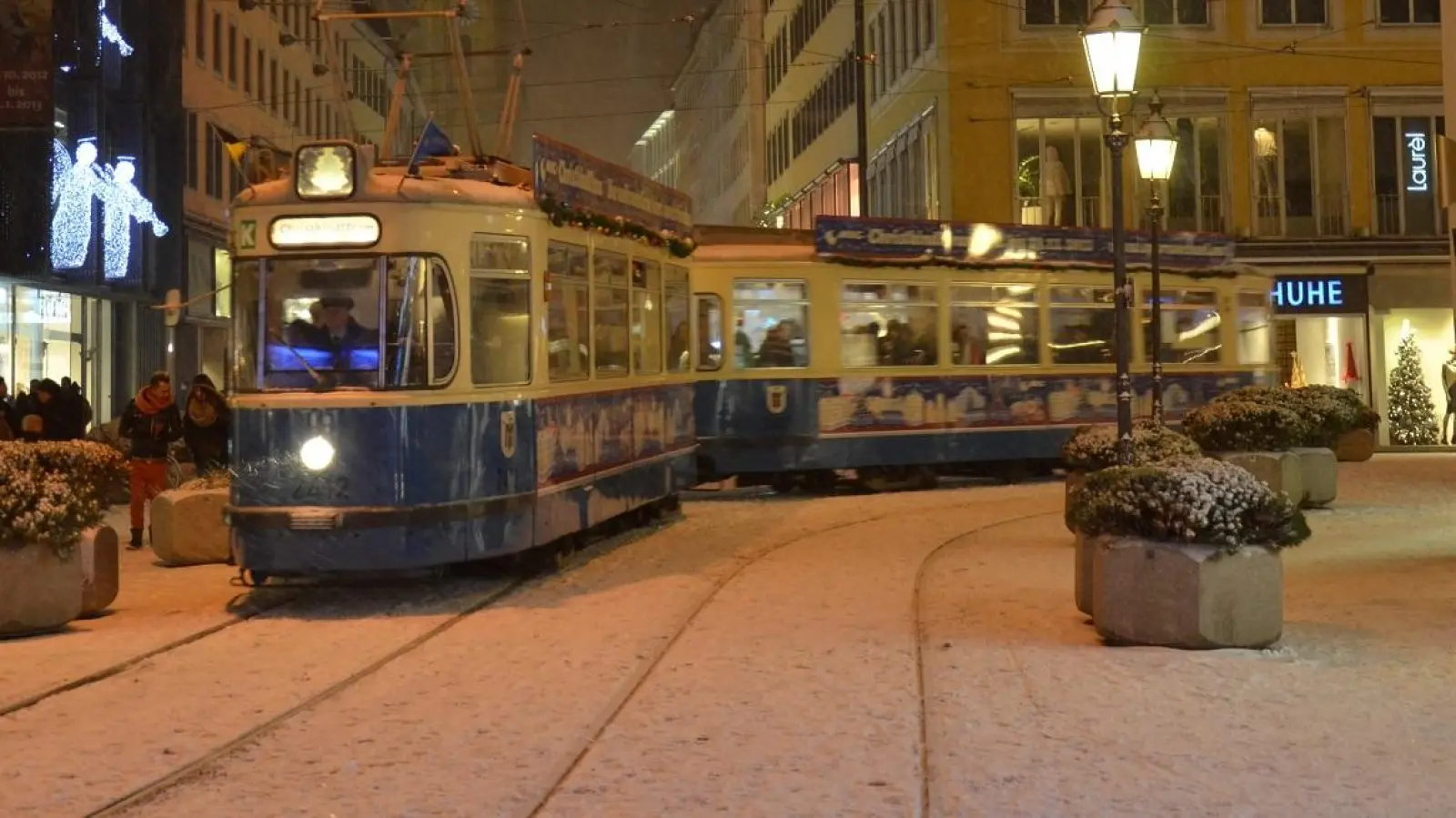 Mit einer weihnachtlich dekorierten Tram geht's heuer wieder durch die Altstadt. (Foto: MVG )