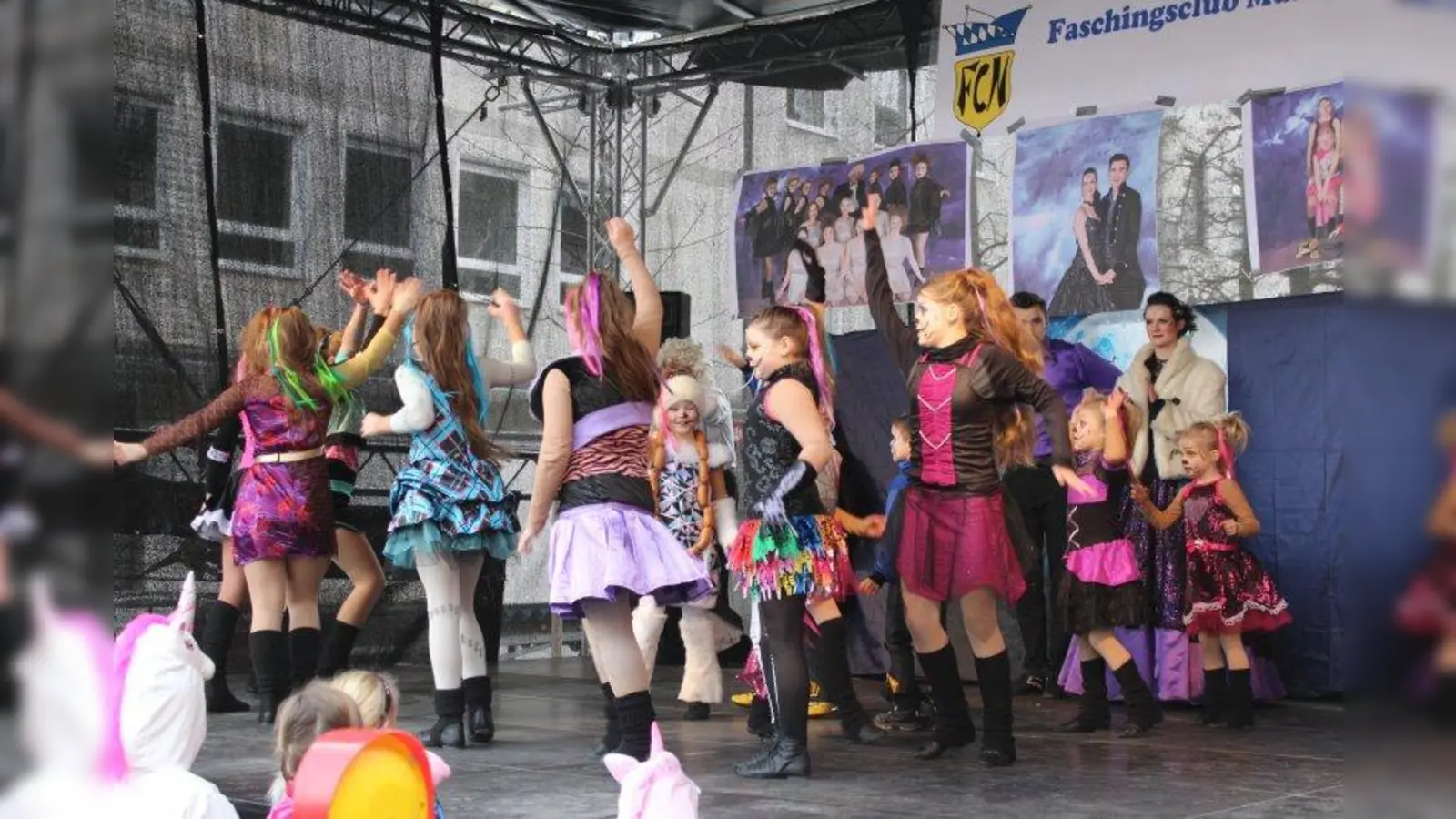 Wie schon im vergangenen Jahr wird auch heuer beim bunten Faschingstreiben auf dem Rotkreuzplatz unter anderem die Jugendshow des Faschingsclub Neuhausen ihre Show präsentieren. (Foto: sb)