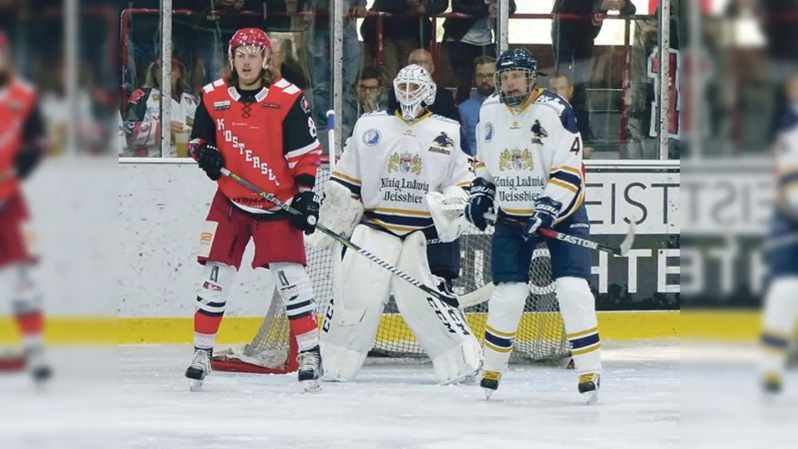 Spielszene aus der zurückliegenden Saison zwischen dem EHC Klostersee und den Geretsried River Rats, auf die man in der Bayernliga auch treffen wird.	 (Foto: smg/CU)