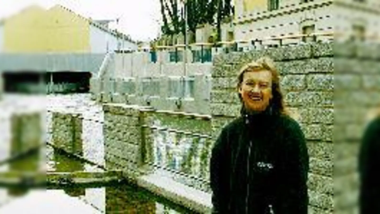 Bettina Messinger, hier Am Neudeck, schwärmt vom Sandburgenbauen am Kegelhof.	 (Fotos: Privat)