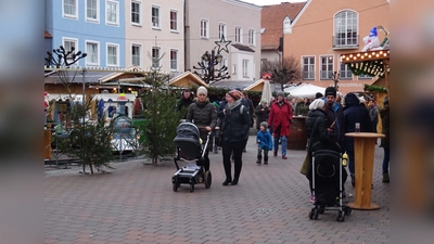 Die Stadt Erding veranstaltet in diesem Jahr erstmals den Christkindlmarkt und die Eiszeit am Schrannen- und Kleinen Platz.  (Foto: kw)