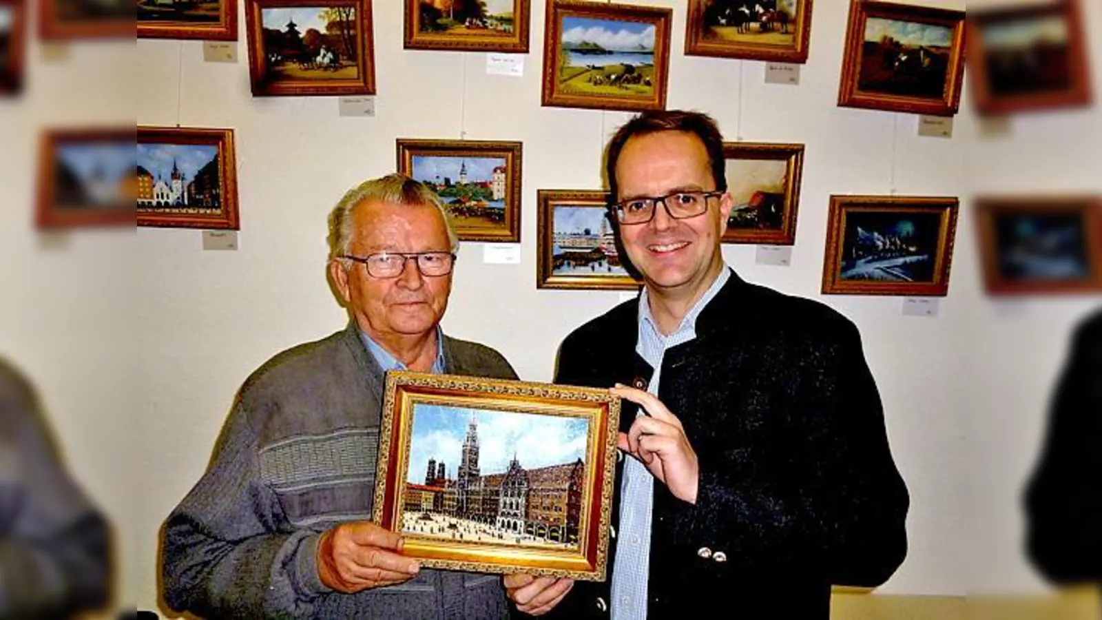 Gerhard Dembinski (links) und Markus Rinderspacher eröffneten die Ausstellung.	 (Foto: SPD)