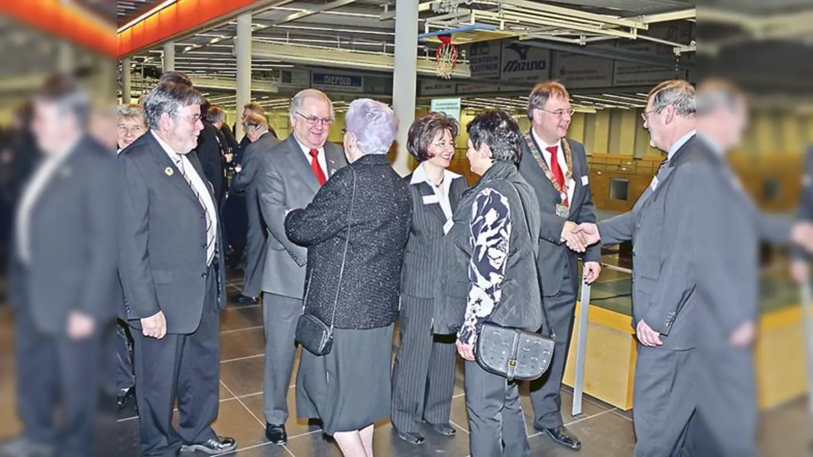 Begrüßten die Gäste herzlich Brgm. Wolfgang Panzer mit Gattin Nicole, 2. Brgm. Prof. Dr. Alfons Hofstetter und Thomas H. Jaeger, 3. Brgm.   (Foto: K. Kohnke)