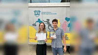 Janina Deger, Gemeindejugendarbeit Odelzhausen &amp; Sulzemoos, und Chris Janisch, Gemeindejugendarbeit Odelzhausen, freuen sich auf das Ferienprogramm.<br> (Foto: KJR Dachau)