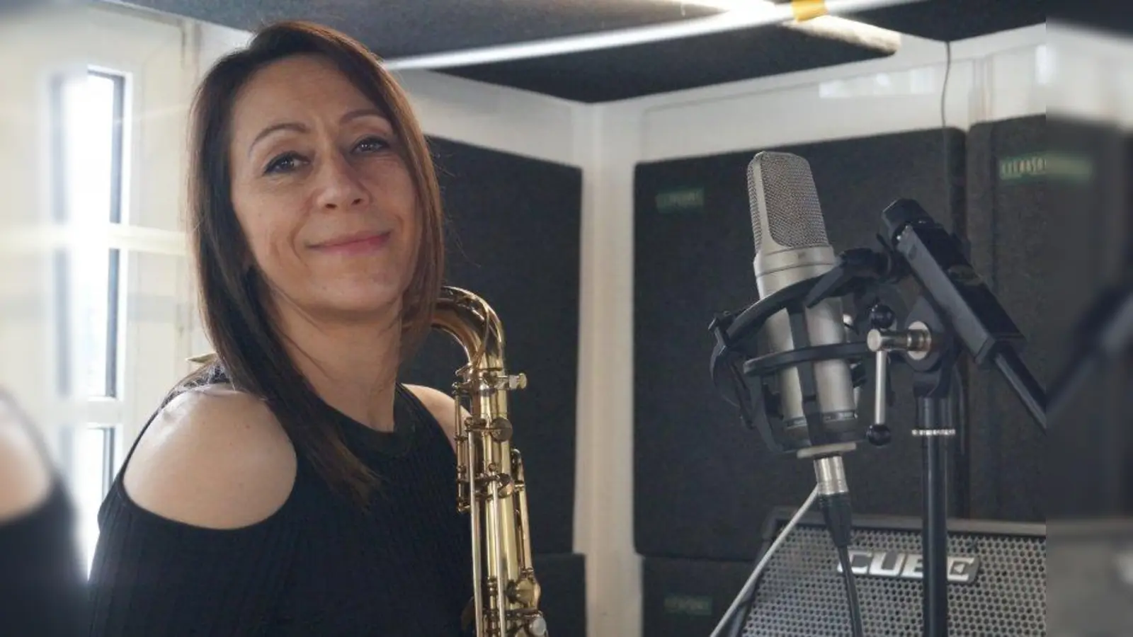 In ihrem Studio in Herrsching spielt, singt, komponiert und produziert Michaela Morschewsky. (Foto: pst)