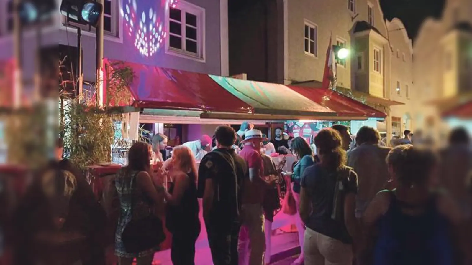 Bewirtungsstand des EHC Klostersee auf dem Grafinger Bürgerfest im Vorjahr.	 (Fotos: EHC)