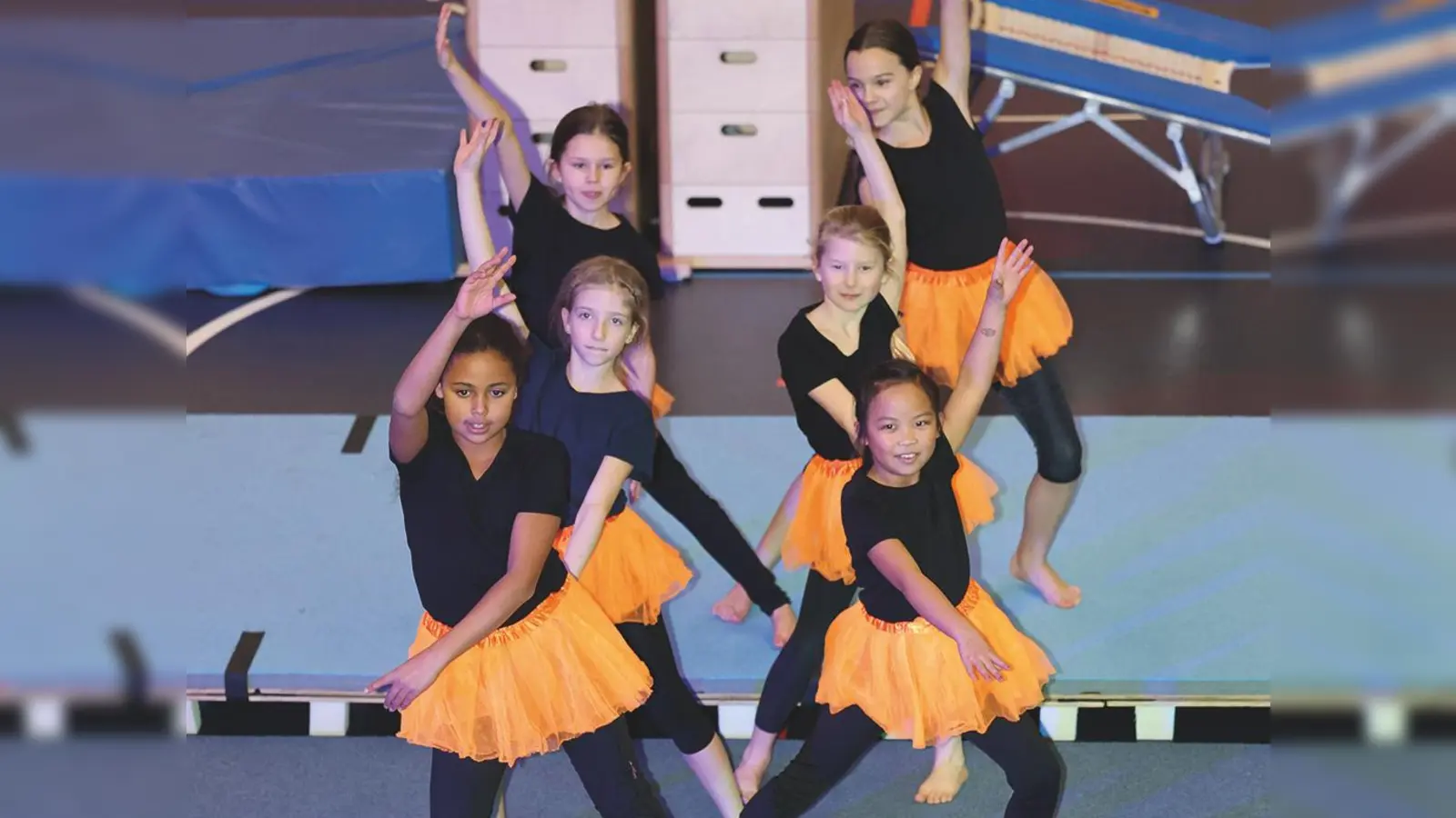 Bei dem Kurs steht das Ausprobieren und das Erlernen der Turngrundlagen im Vordergrund.. (Foto: Wolfgang Eberle)