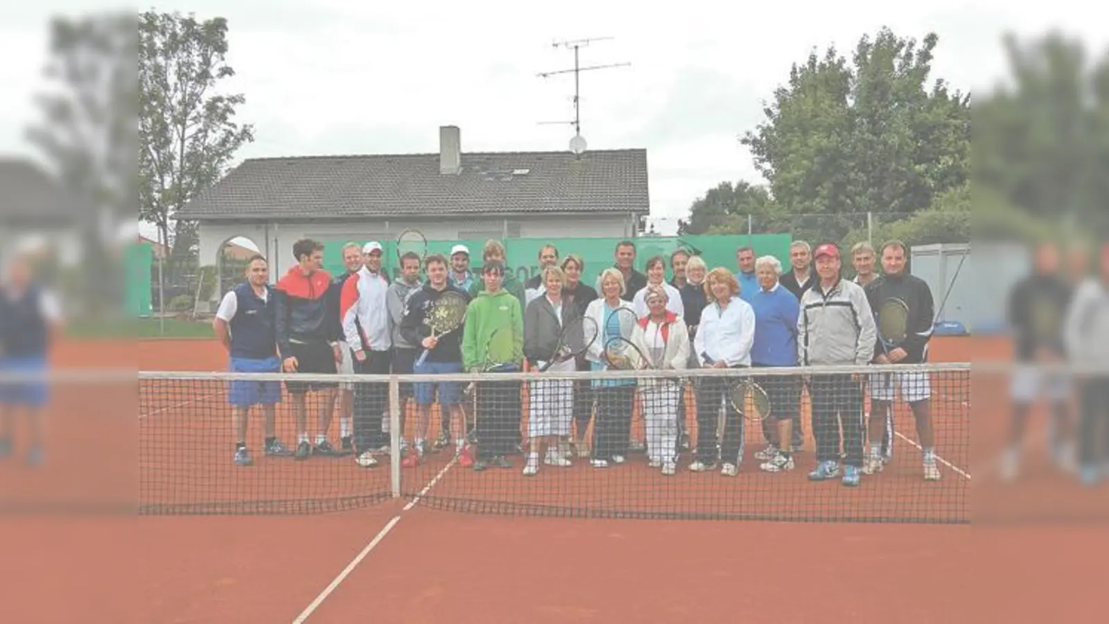 Die Herren maßen sich im Einzel, die Damen im Doppel  Spaß hatten alle bei der Veranstaltung des TC Pliening.	 (Foto: privat)