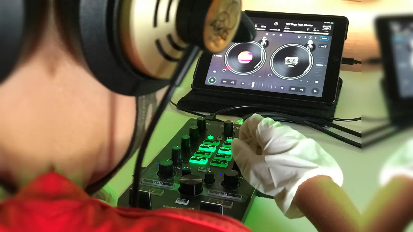 Wie man seine Lieblingssongs mit anderen mixt wird in der Feierwerk Funkstation gezeigt.  (Foto: Feierwerk)