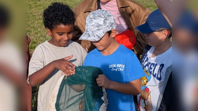 Eine spannende Exkursion in den „Schwertschrecken-Wald” erlebte die Klasse 3d der Grundschule an der Gustl-Bayrhammer-Straße. (Foto: Matthias Schwahn)