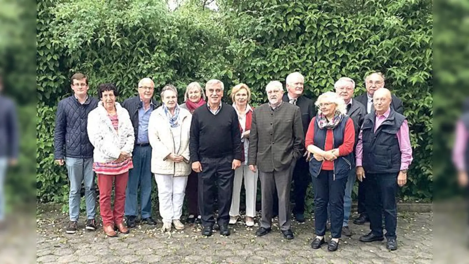 Der neue Vorstand, Fabian Ewald, und der Leiter der Ortsversammlung, Manfred Högel.	 (Foto: SEN)