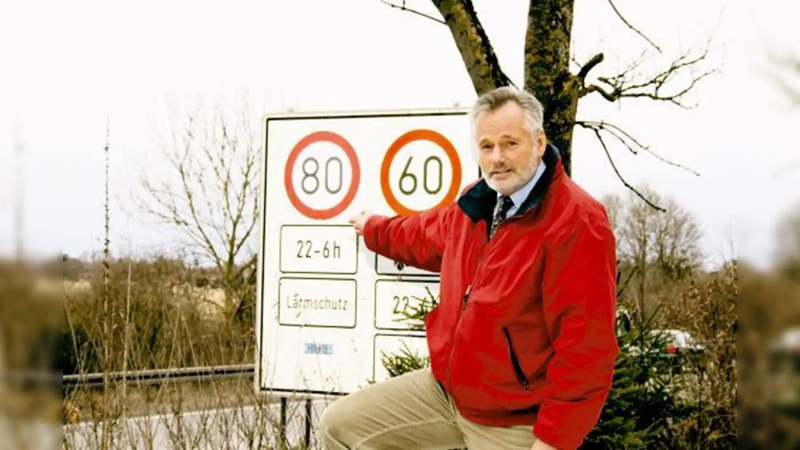 Wenn das Innenministerium »Ja« sagt, darf auf der A 995 in Höhe des Hachinger Tals nur noch maximal 80 km/h gefahren werden. Bürgermeister Jörg Pötke freut sich für die Bewohner von Taufkirchen am Wald. 	 (Foto: Woschée)