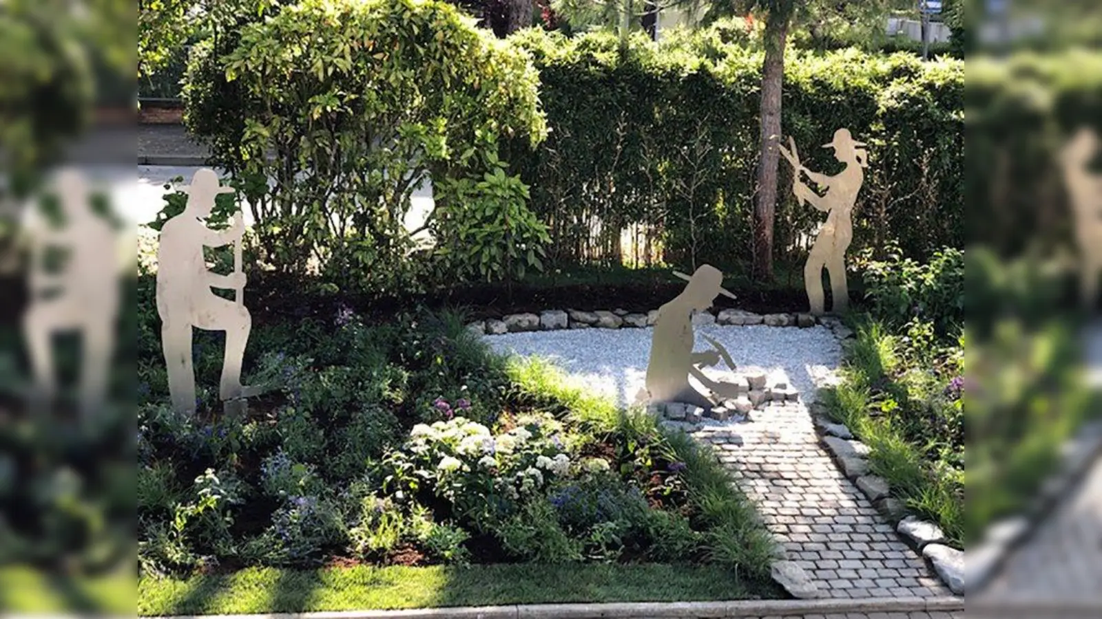 Das Münchner Baureferat ist deutschlandweit der größte Ausbildungsbetrieb für den Fachbereich Garten- und Landschaftsbau. Die vier besten Lehrlinge des Baureferats München durften auf der renommierten Gartenschau in Italien mitgestalten. (Foto: Baureferat (Gartenbau))