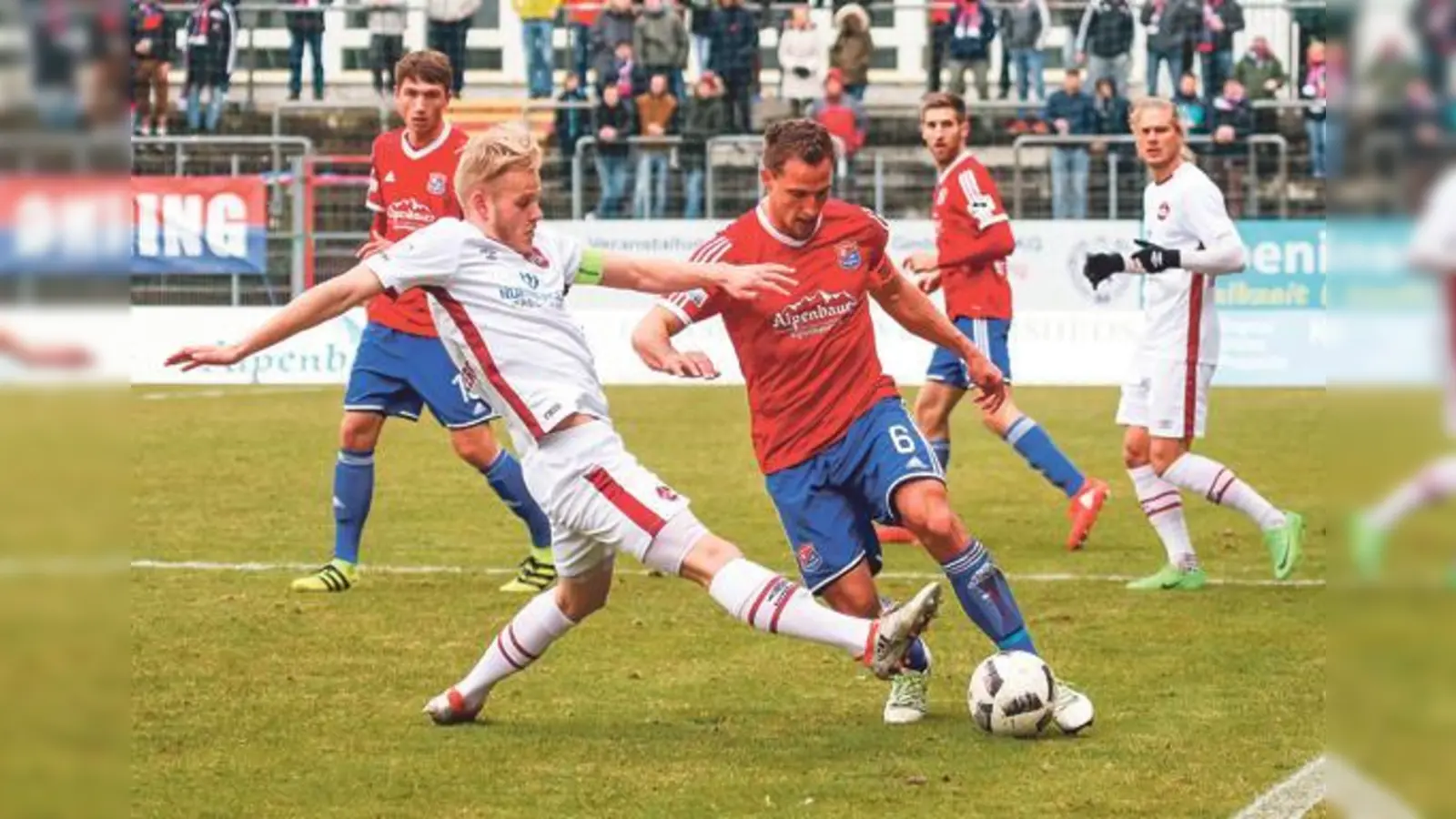 Für die SpVgg Unterhaching (vorne rechts Uli Taffertshofer) wird es am Samstag ernst: Zum Auftakt in der 3. Liga geht es nach Bremen, zur U23 des SV Werder.	 (Foto: Christian Riedel)