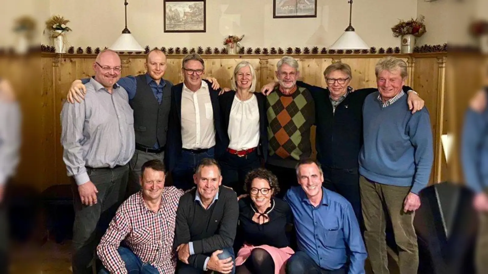 Mit Schwung und Zuversicht in den Wahlkampf: Die Liste der Freien Wähler Planegg führt Cornelia David (hinten Mitte) an. Noch vor Weihnachten werden die Freien Wähler ihr Wahlprogramm präsentieren. (Foto: Chr.David)