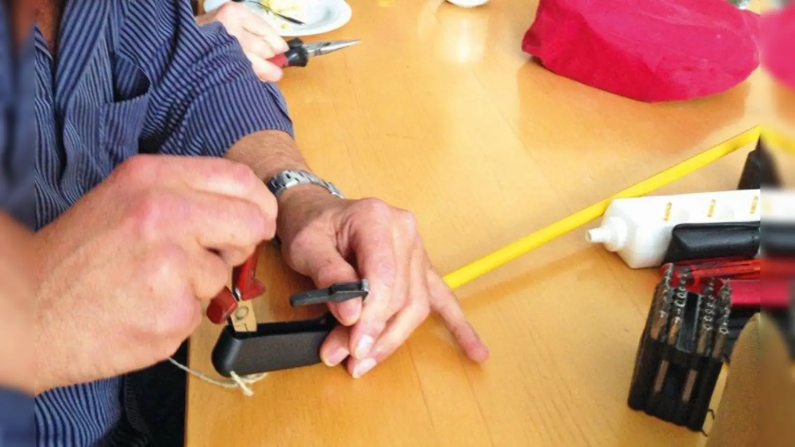 Im Repair Café können alte und kaputte Sachen wieder repariert werden. (Foto: pst)