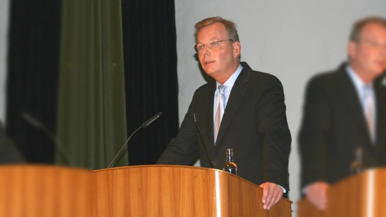 Viel zu berichten gab es für Bürgermeister Jan Neusiedl bei der jüngsten Bürgerversammlung.	 (Foto: hol)