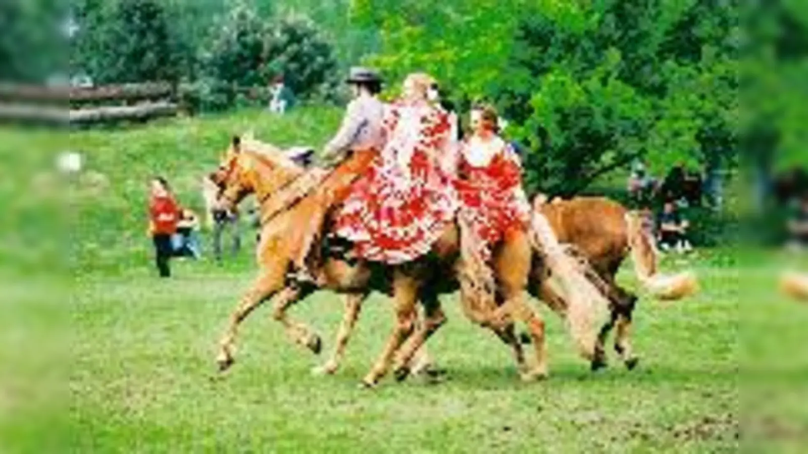 Traditionelle Kostüme tragen die Reiter bei der spanischen Feria.	 (Foto: Veranstalter)