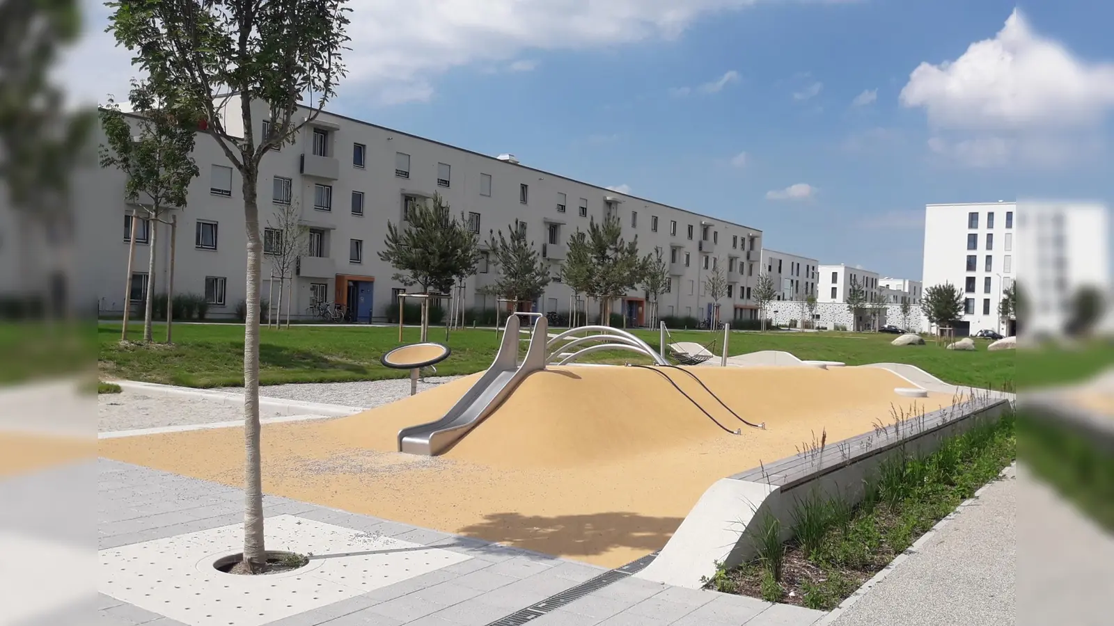 28.000 Quadratmeter wurden hier in Perlach neu überplant und umgestaltet. Wo früher Acker war, leben jetzt viele Menschen. (Foto: ver.de landschaftsarchitektur)