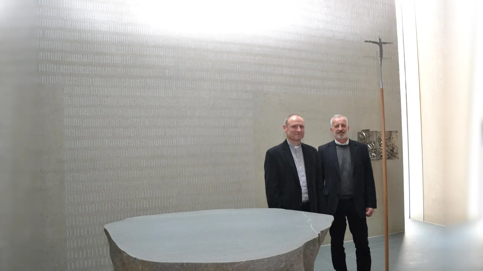 Pfarrer Bodo Windolf und Architekt Andreas Hlawaczek. (Foto: ar)