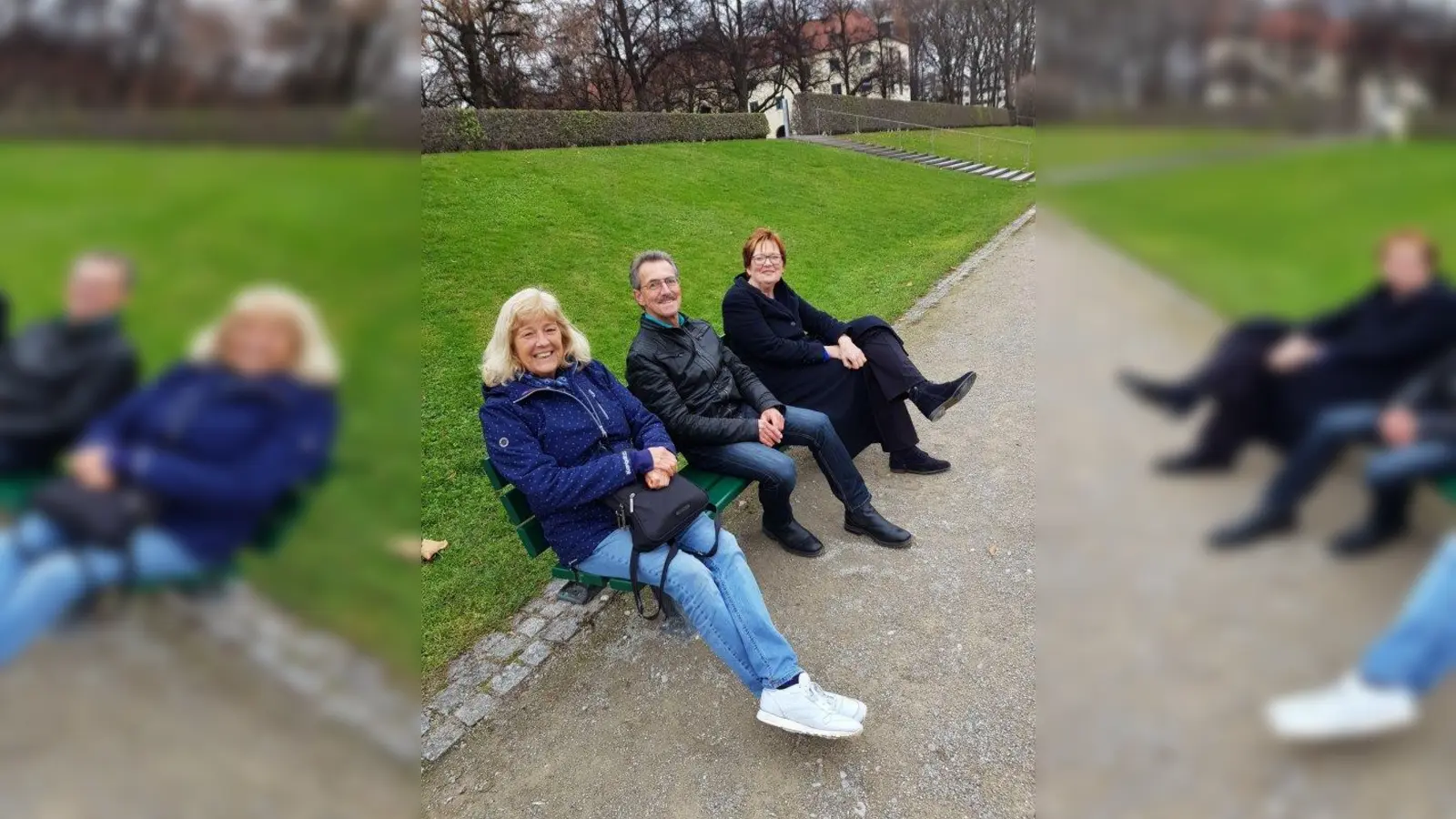 Die drei ausgeschiedenen MLLVler Barbara Mang, Oswald Hofmann, Waltraud Lucic auf &amp;quot;ihrer Bank&amp;quot; vor der Staatskanzlei. (Foto: MLLV)