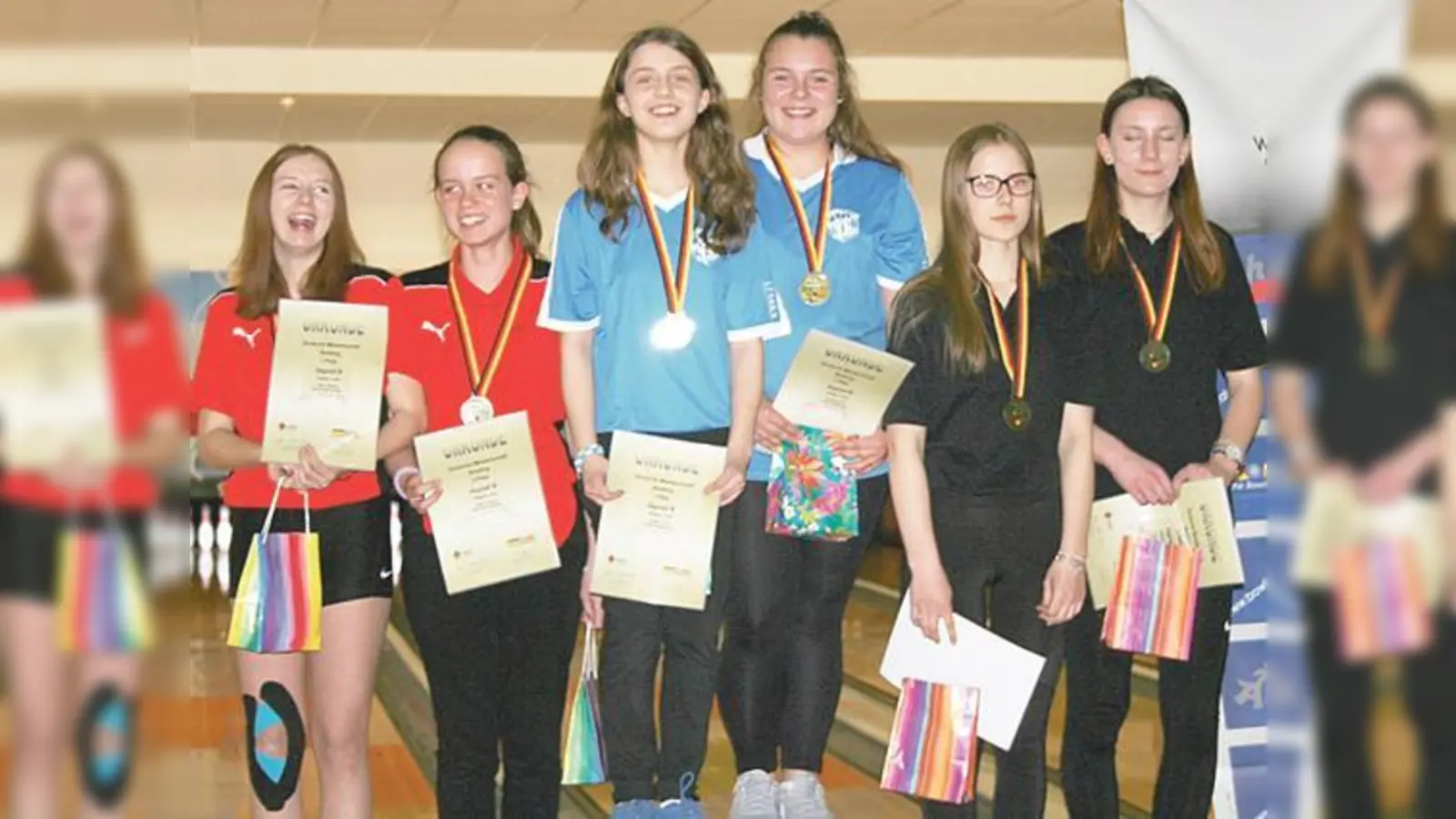 Im Doppel erzielten die Münchnerinnen Natalie Groll und Carolin Helmbrecht mit 2.152 Pins den ersten Platz: Deutsche Meisterinnen!	 (Foto: BSKV)