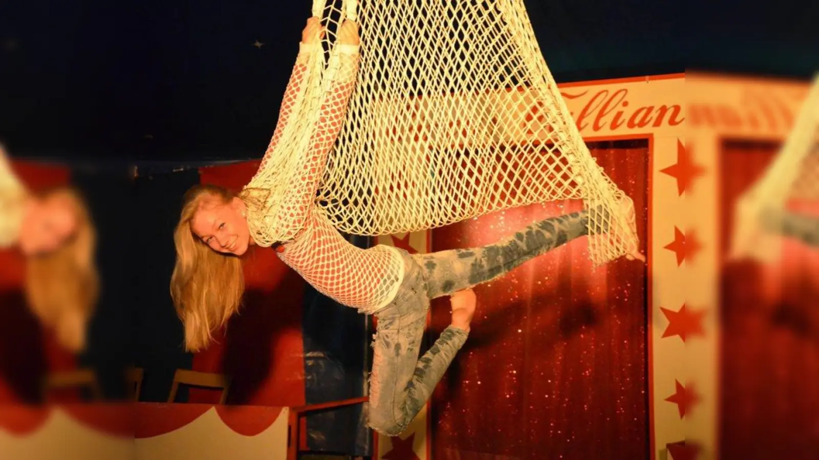 Emily ist von Anfang an bei Circus Galliano dabei. Sie zeigt u.a. Kunststücke am Vertikalnetz. (Foto: Gall)