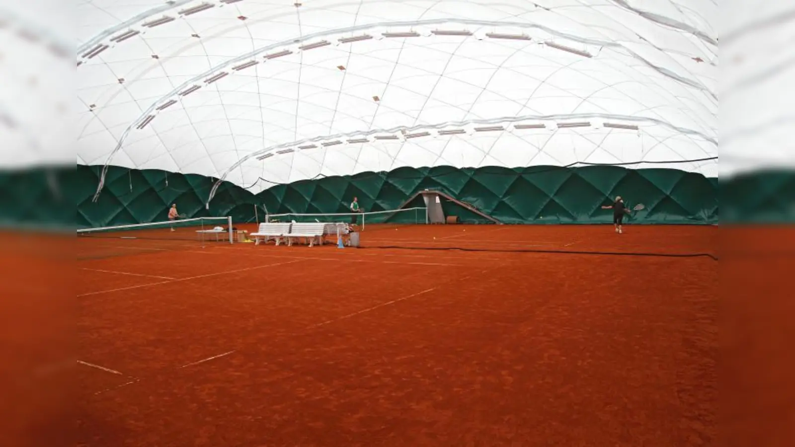 Die starke Nachfrage bewog den Tennisclub Blutenburg dazu, sich eine neue Traglufthalle anzuschaffen. (Foto: pi)
