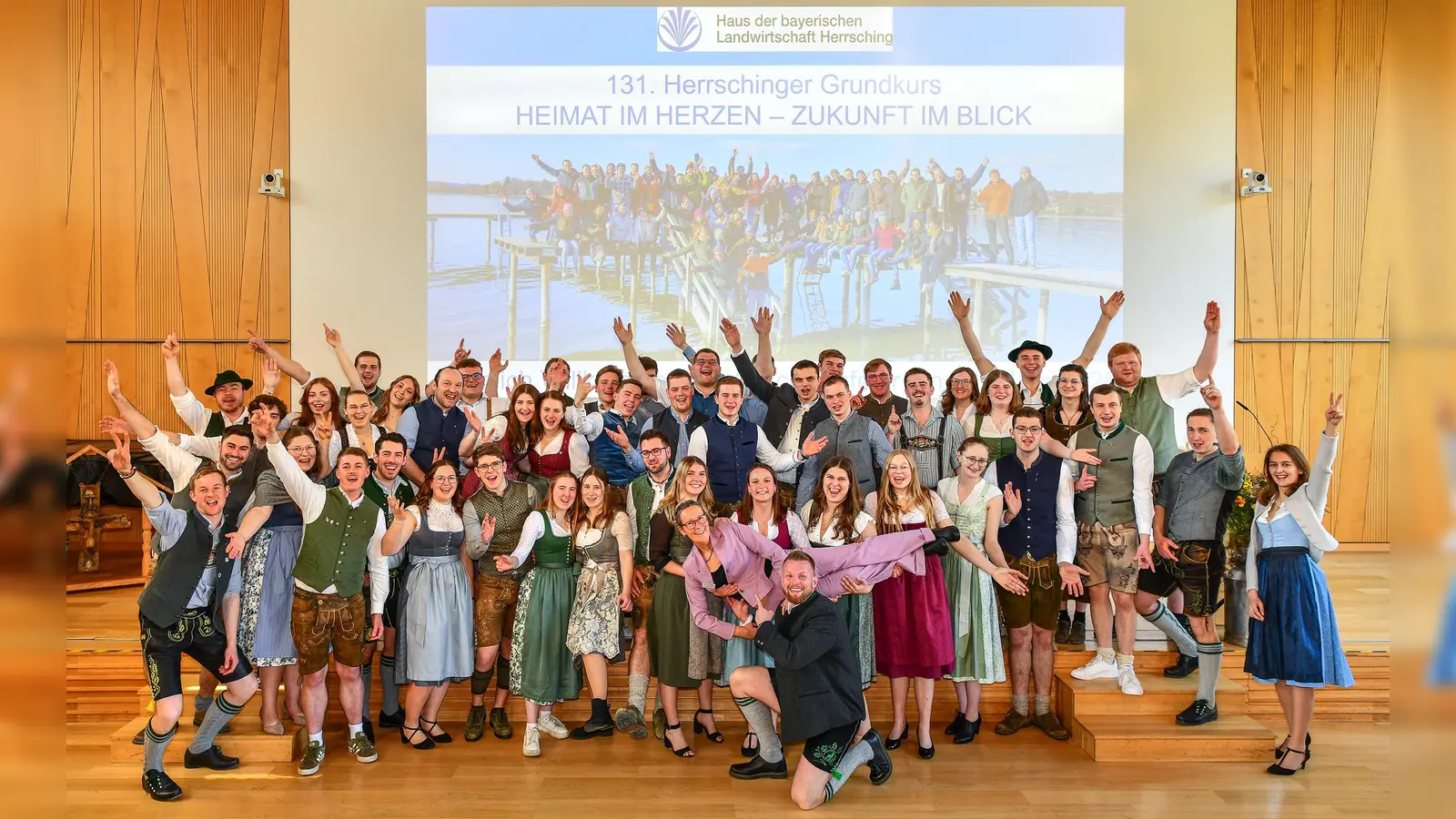 47 junge Teilnehmerinnen und Teilnehmer besuchten den 131. Grundkurs. (Foto: Haus der bayerischen Landwirtschaft Herrsching.)