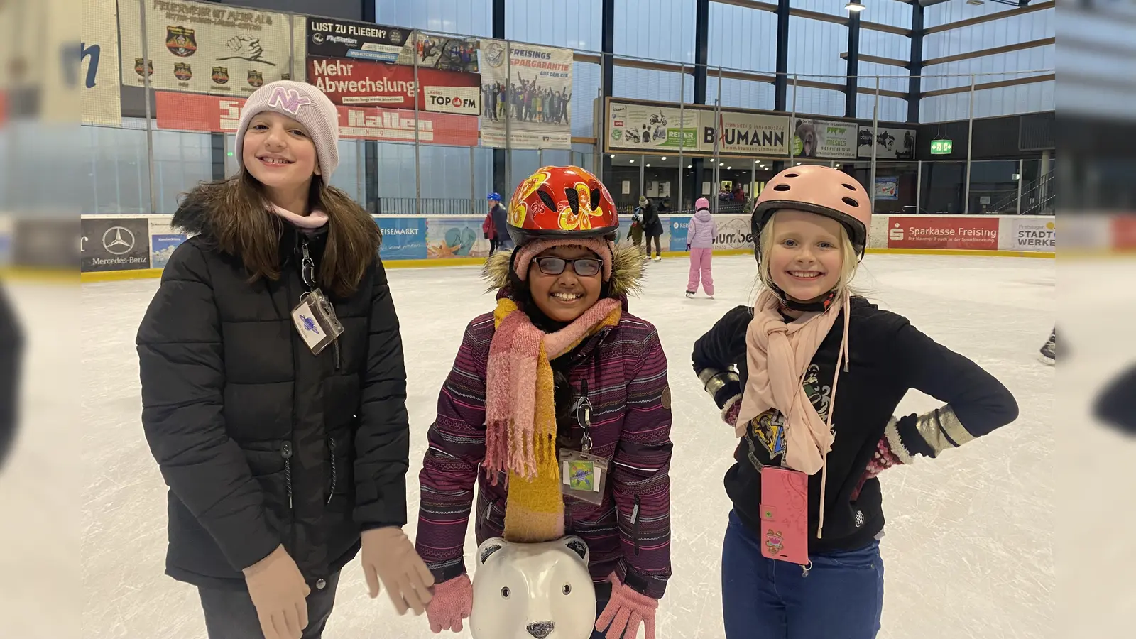 Viel Spaß hatten die KInder der Hausaufgabenhilfe bei der Aktion „Schlittschuh laufen”. (Foto: Planet 'O')