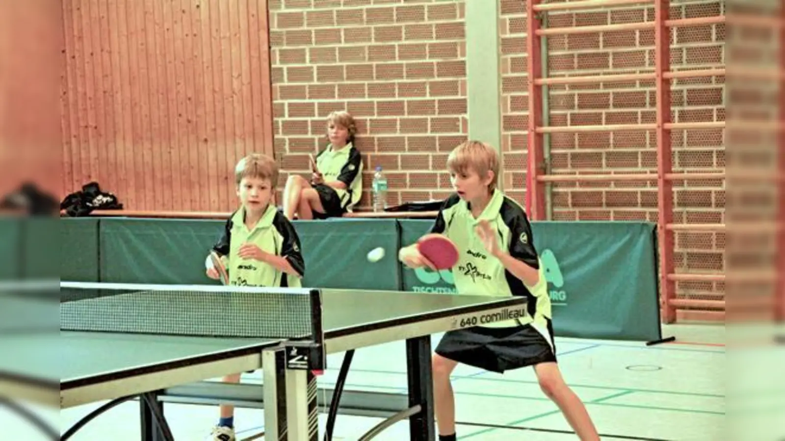 Nikolas Lionis und Michael Wittmann (vorne, v.l.) gehören zu den 20 besten Tischtennisspielern Bayerns in ihrer Altersgruppe.	 (Foto: Sybille Föll)