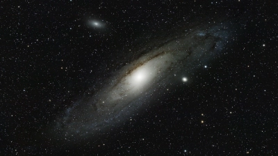 Der Andromedanebel, unsere große Nachbargalaxie, ist in klaren Herbstnächten schon mit bloßem Auge zu sehen. (Foto: T. Lindemann)