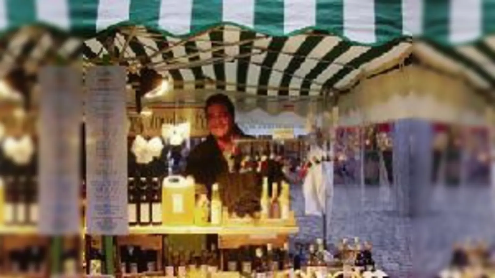 Am Viktualienmarkt soll einiges anders werden: Die Schutzplanen etwa stehen auf dem Prüfstand. Alle Stände sollen zudem Wasseranschluss bekommen.  (Foto: js, sb)