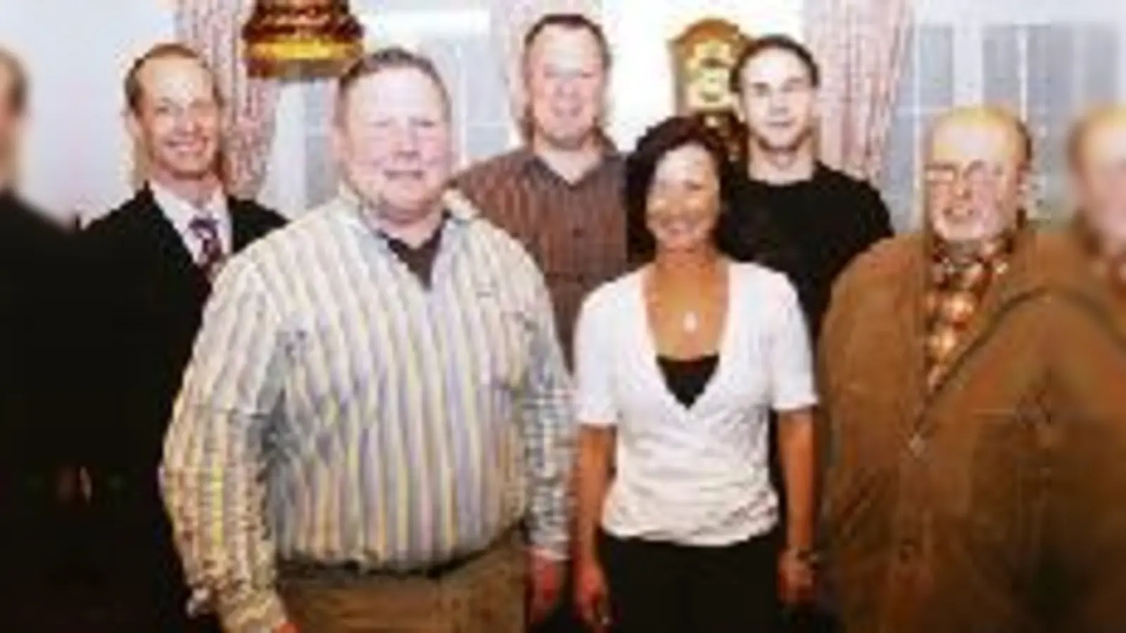Jürgen Entholzner, Hans Hofstetter, Wolfgang Lex, Michaela Hörl, Thomas Entholzner und Robert Kronner bilden die neue  (Führungsmannschaft.Foto: ba)