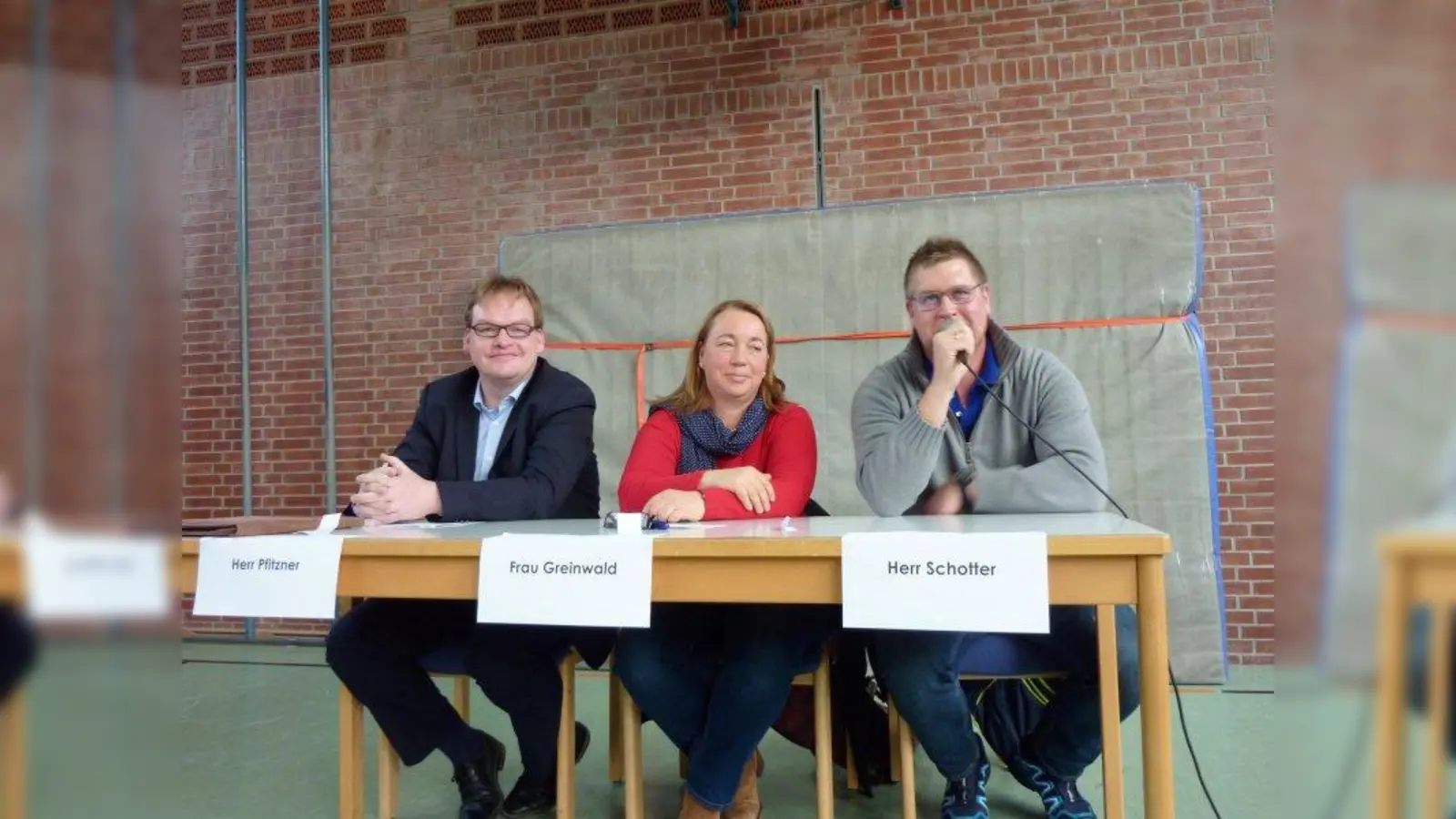 Jetzt noch im Rennen: Marlene Greinwald und Florian Schotter. Das Ergebnis von Bernd Pfitzner reichte nicht, er kam auf nur 18 Prozent. (Foto: Hauck)