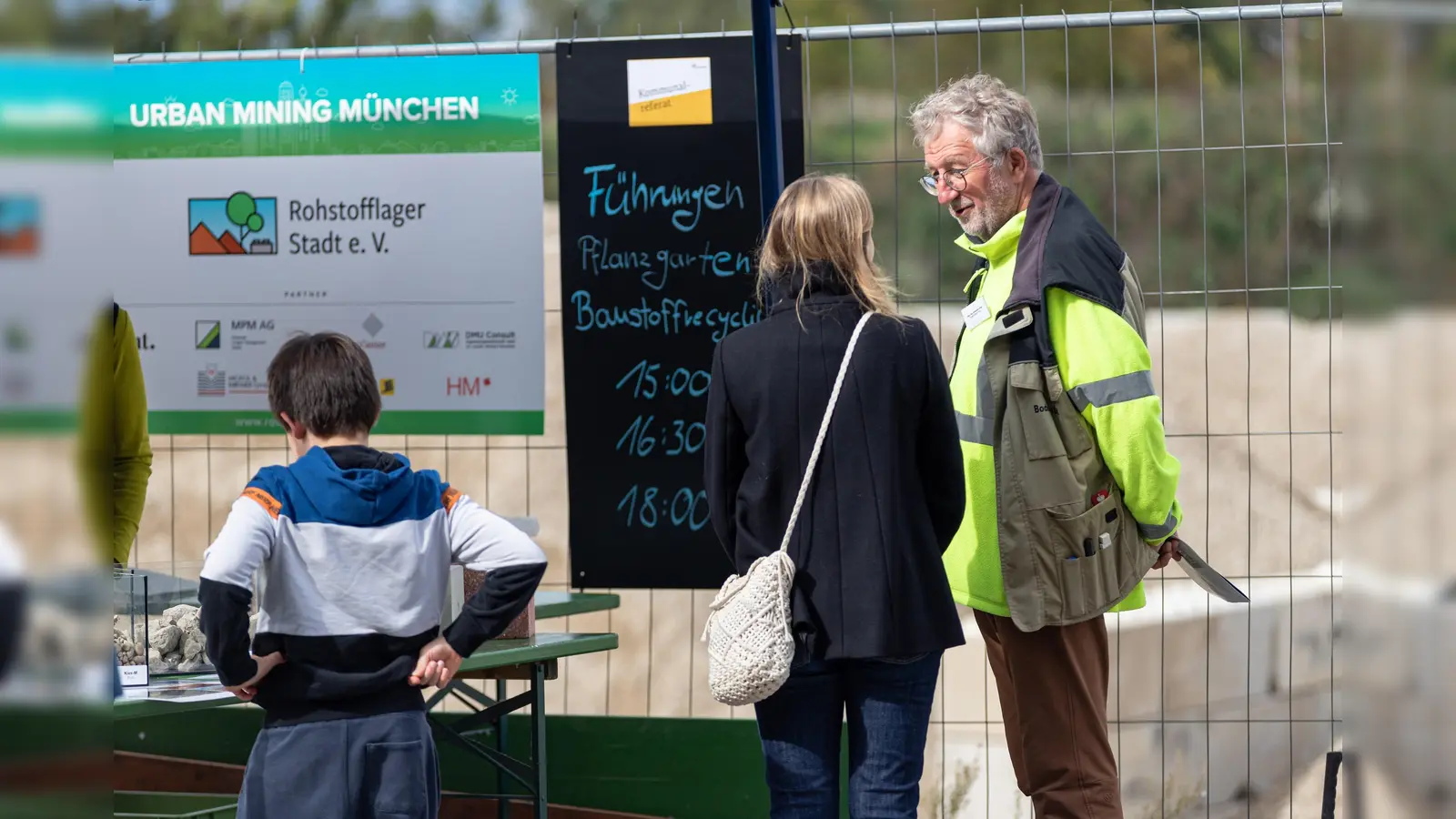 Spannende Einblicke in die Entwicklung vom ehemaligen Kasernengelände zum neuen Wohngebiet liefert der „Tag der offenen Baustelle Neufreimann”.  (Foto: © Quartiersmanagement Neufreimann, Tobias Vogl,)